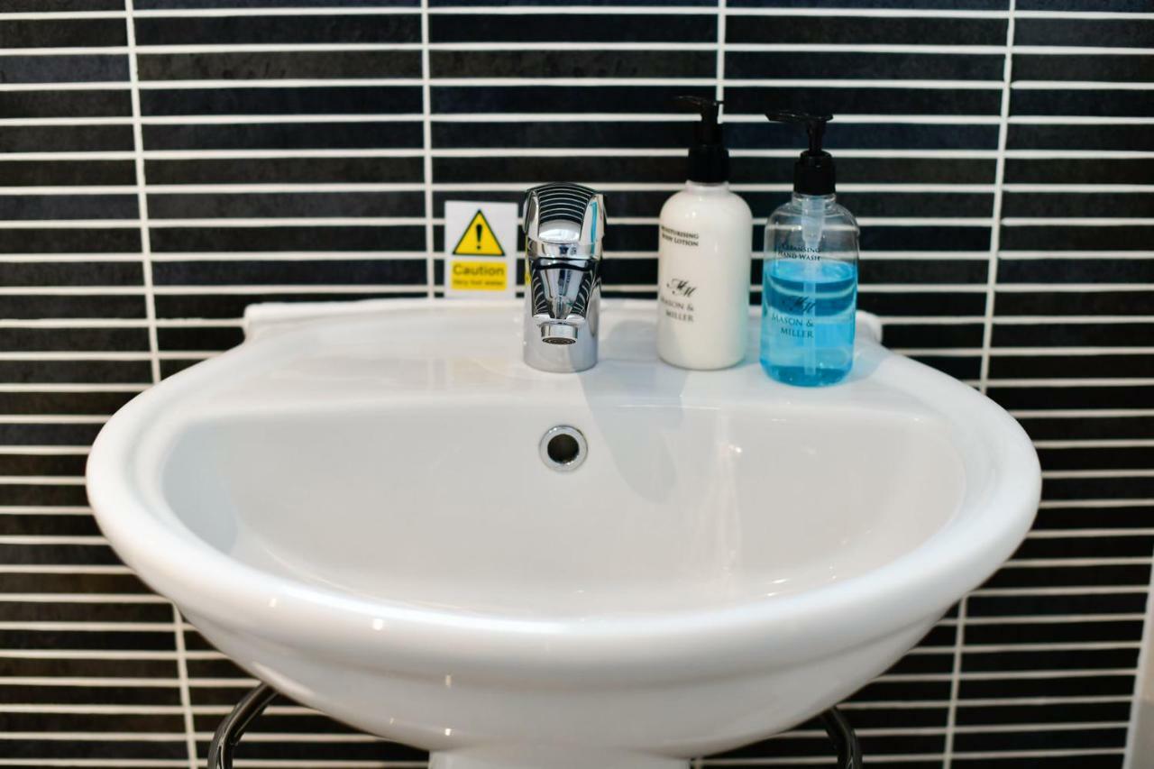 Meridian Quay Apartments, By Jsw Short Stay Swansea Esterno foto