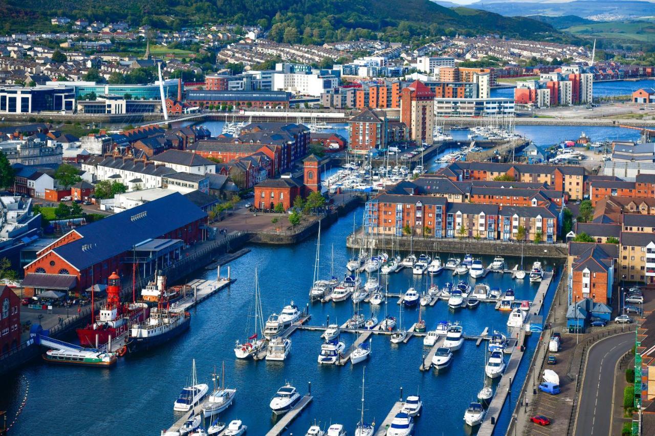 Meridian Quay Apartments, By Jsw Short Stay Swansea Esterno foto