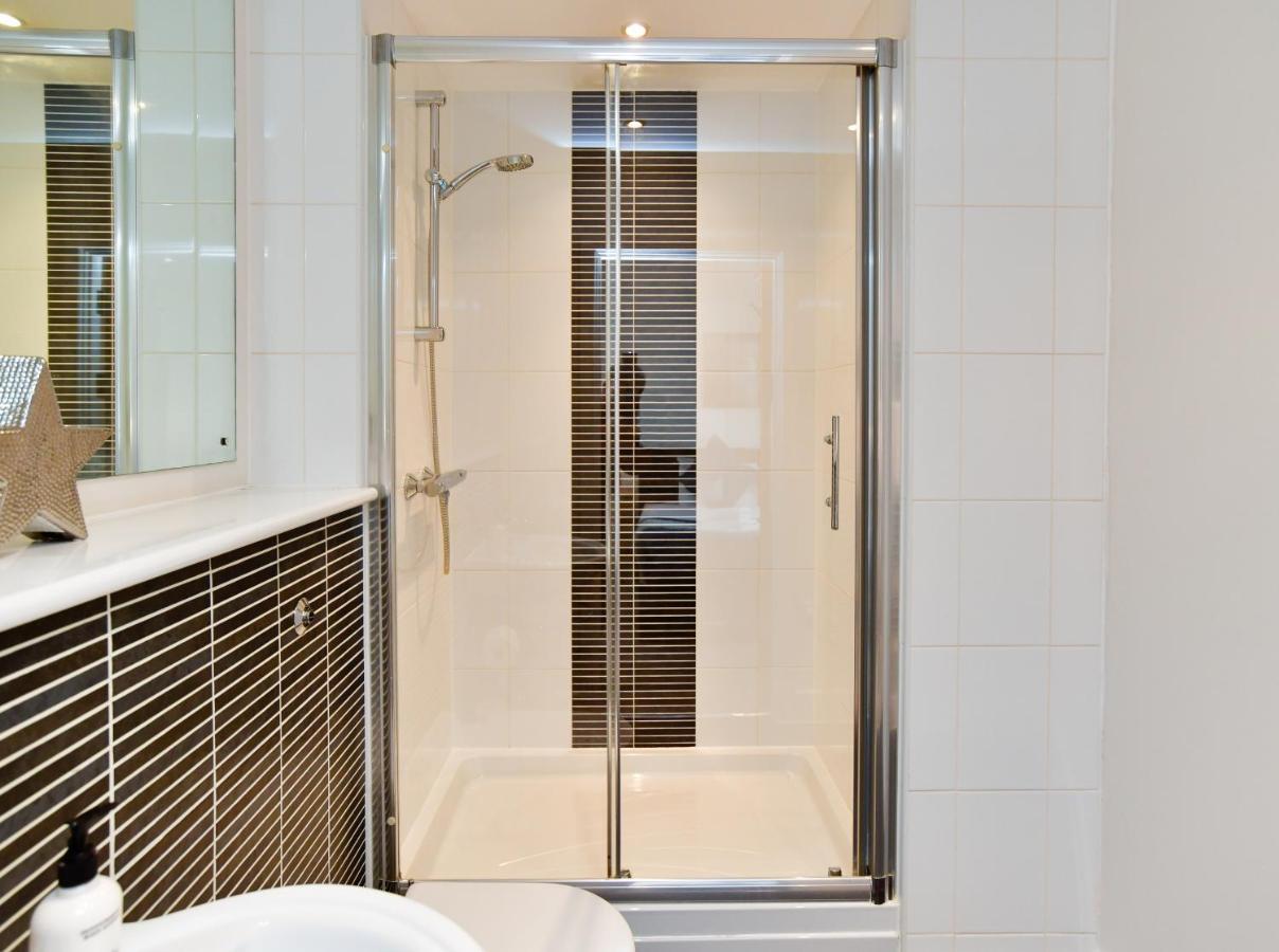 Meridian Quay Apartments, By Jsw Short Stay Swansea Esterno foto
