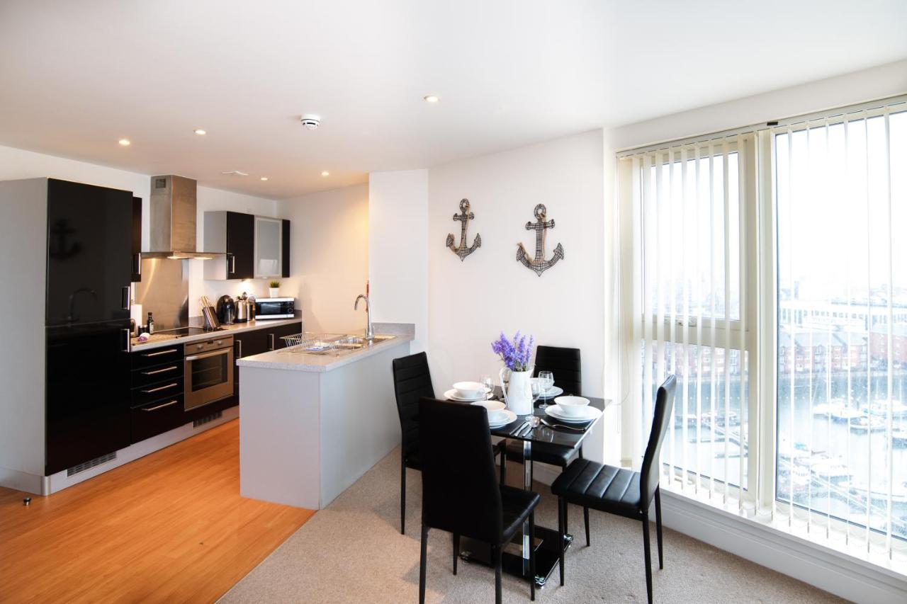 Meridian Quay Apartments, By Jsw Short Stay Swansea Esterno foto